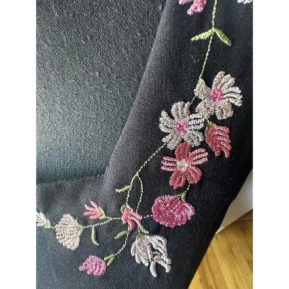 Chadwicks Black Sleeveless Sheath Dress Floral Embroidered Neckline Size 4P